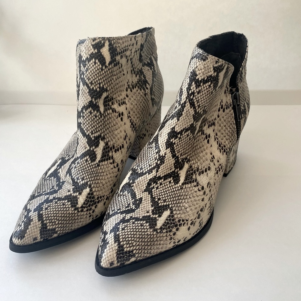 VGUC Seychelles Snake Print Bootie 8.5